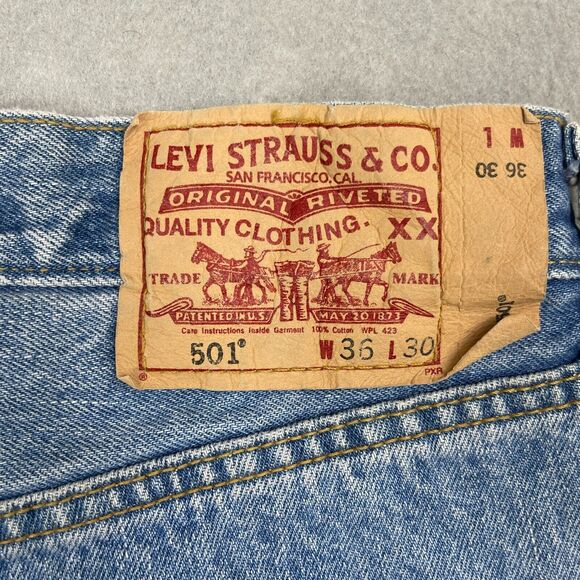 Levi's 501 Jeans Mens 36x30 Vtg Blue Denim Button Fly 100% Cotton Straight Leg - Picture 8 of 15
